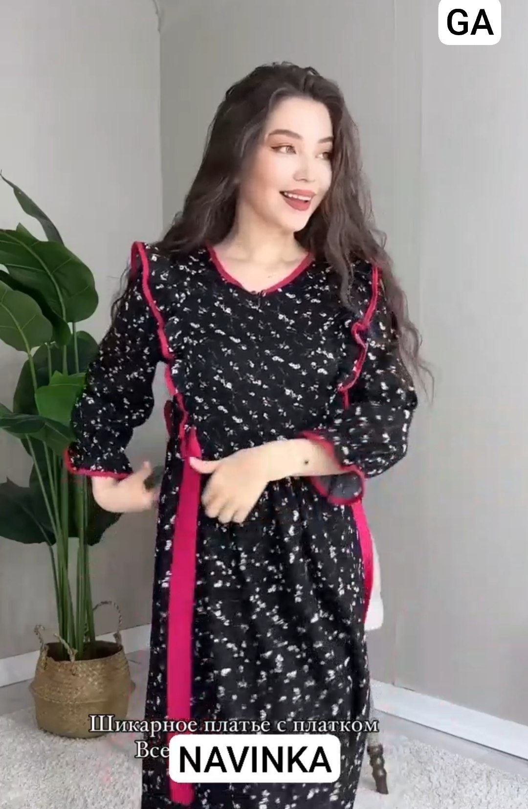 Ayollar uchun ko'ylak ro'mol bilan