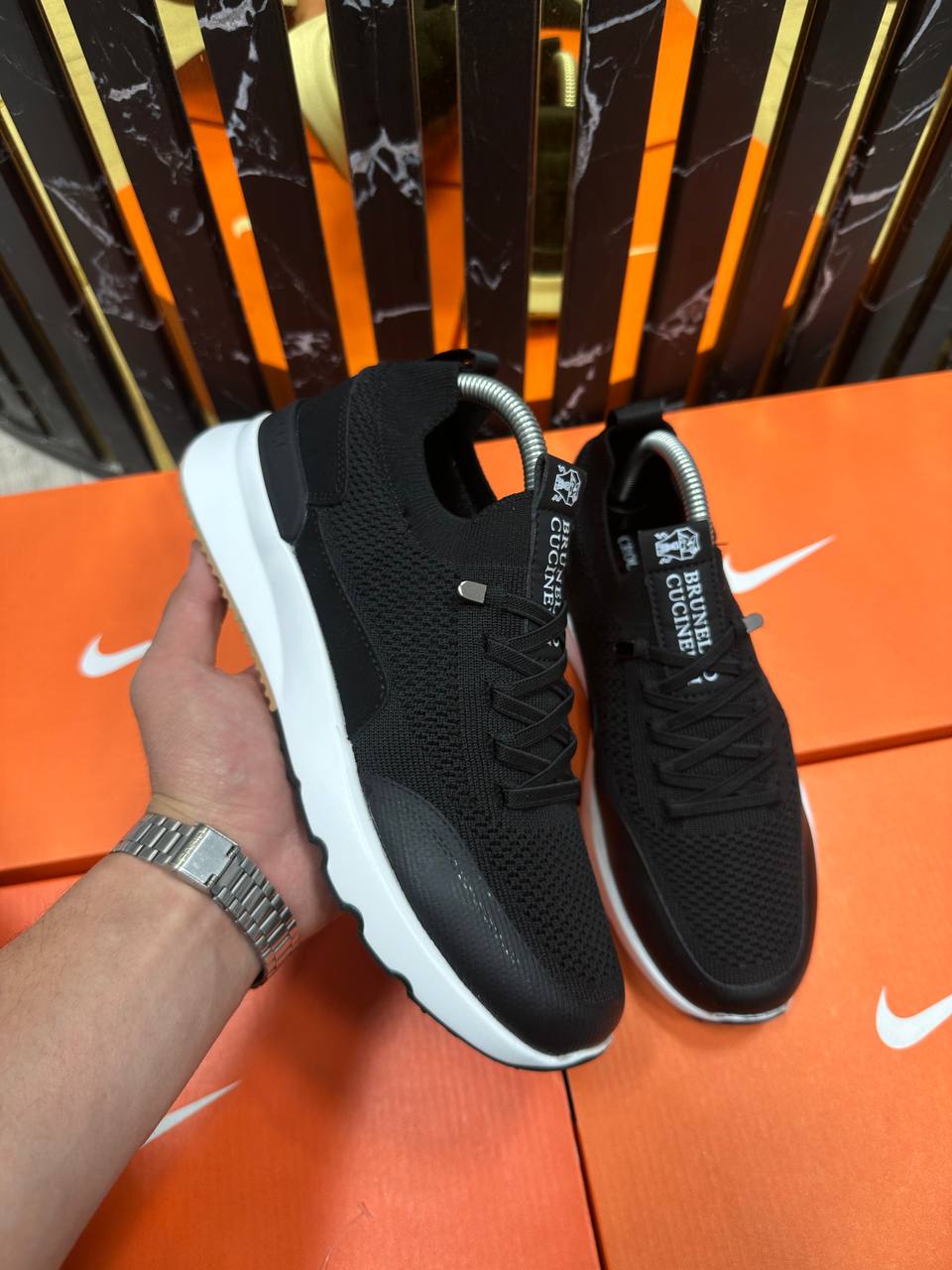 Erkaklar uchun skechers